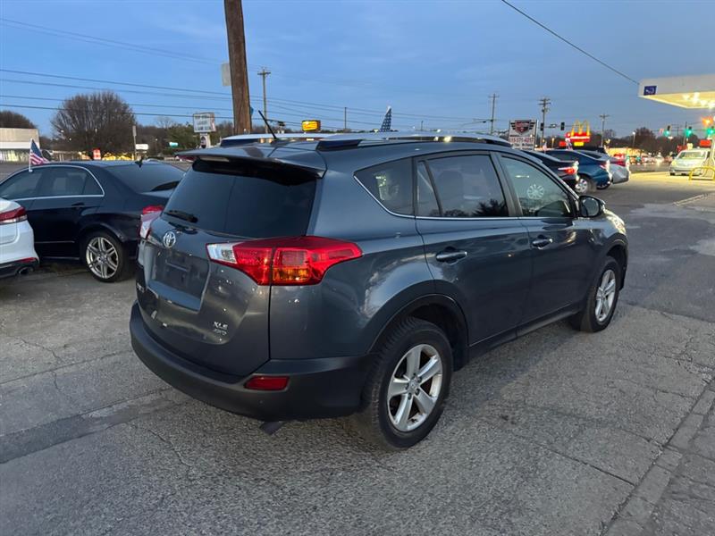 2014 Toyota RAV4 XLE photo 4