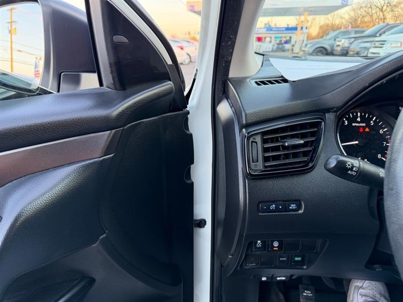 Nissan Rogue Sport S 2020