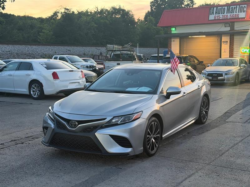 2020 Toyota Camry SE