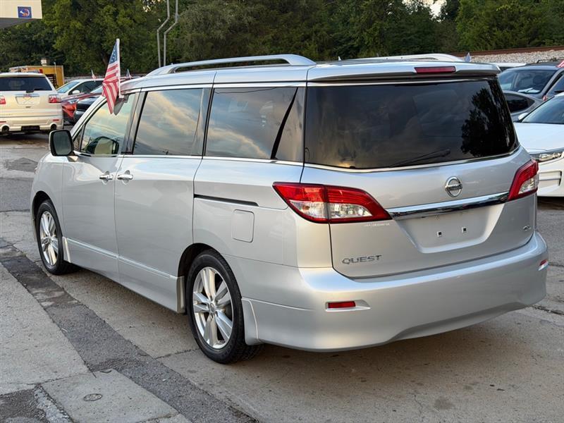 Nissan Quest  2011