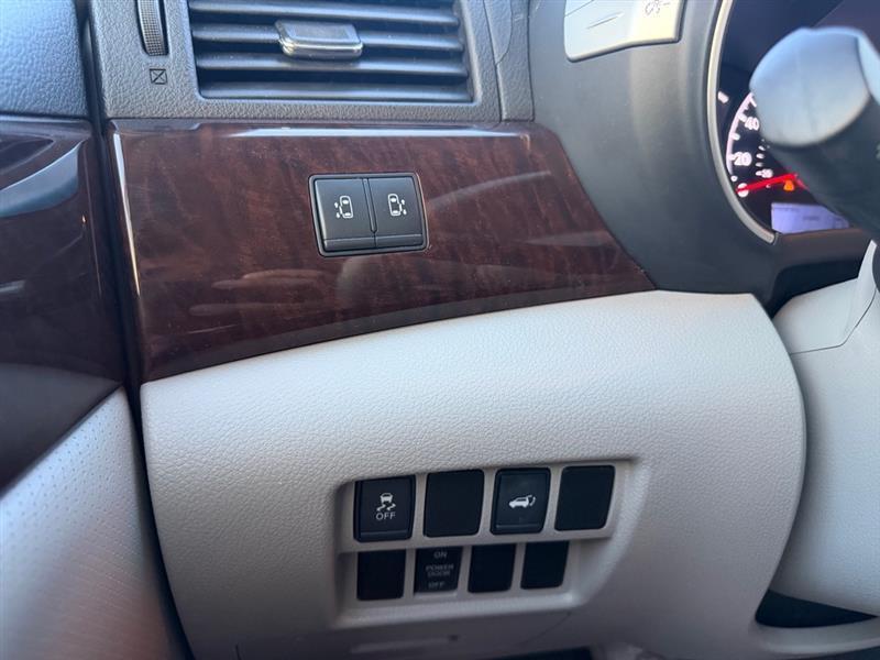 Nissan Quest  2011