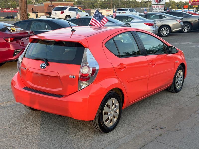 Toyota Prius c  2013