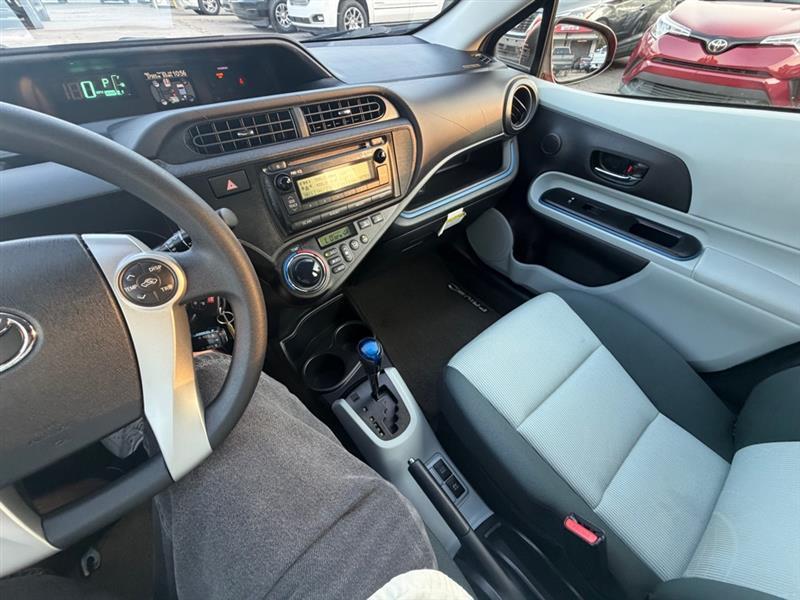Toyota Prius c  2013