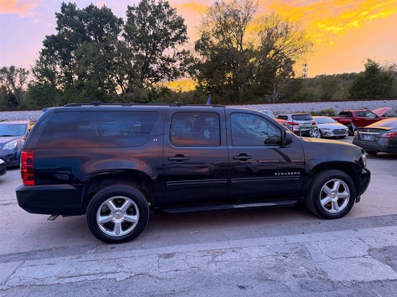 Chevrolet Suburban  2011
