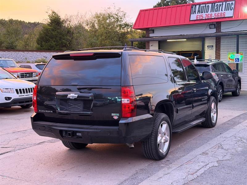 Chevrolet Suburban  2011
