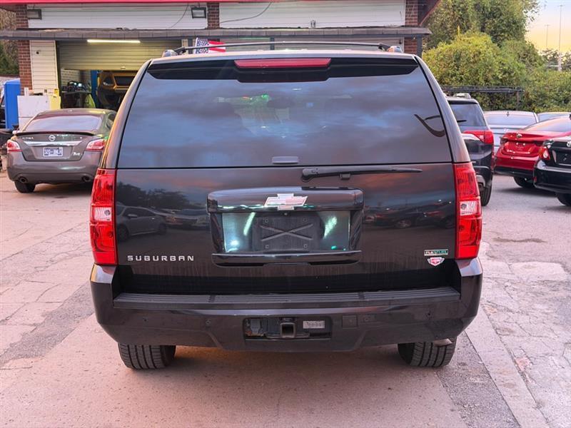 Chevrolet Suburban  2011