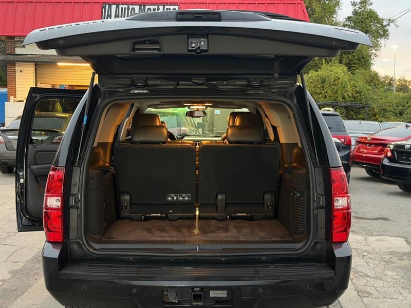 Chevrolet Suburban  2011