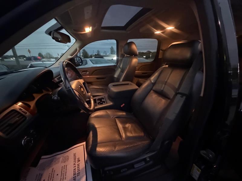 Chevrolet Suburban  2011