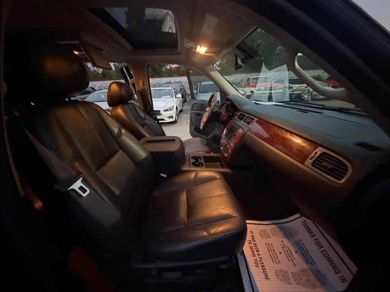 Chevrolet Suburban  2011