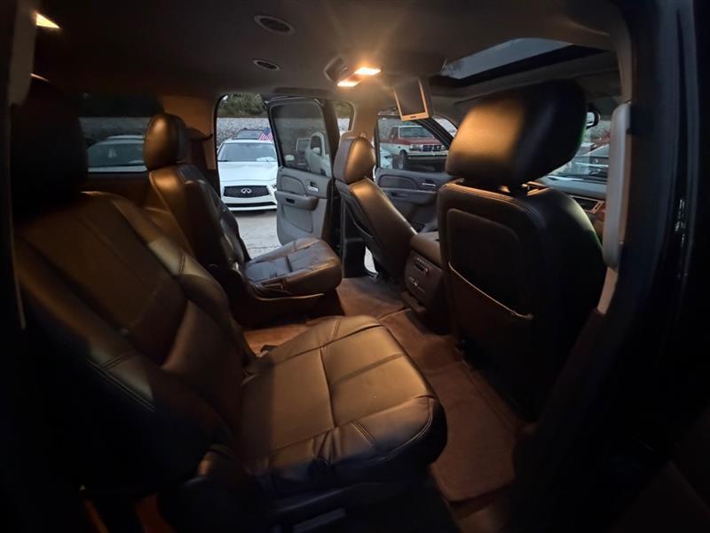 Chevrolet Suburban  2011