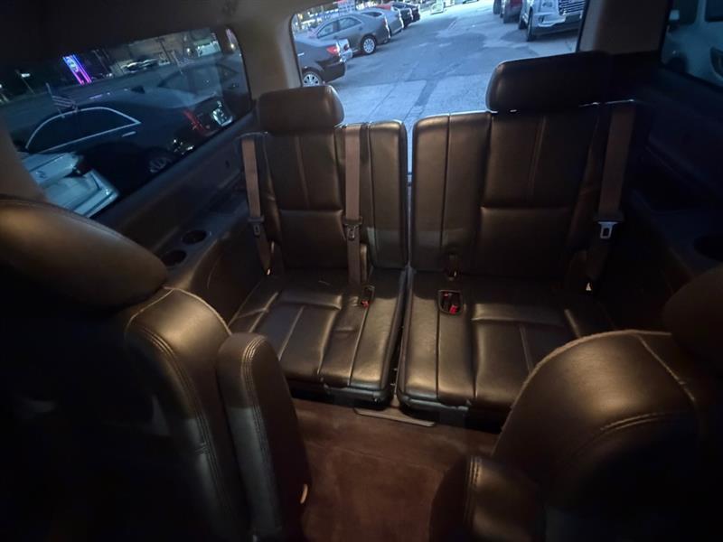 Chevrolet Suburban  2011