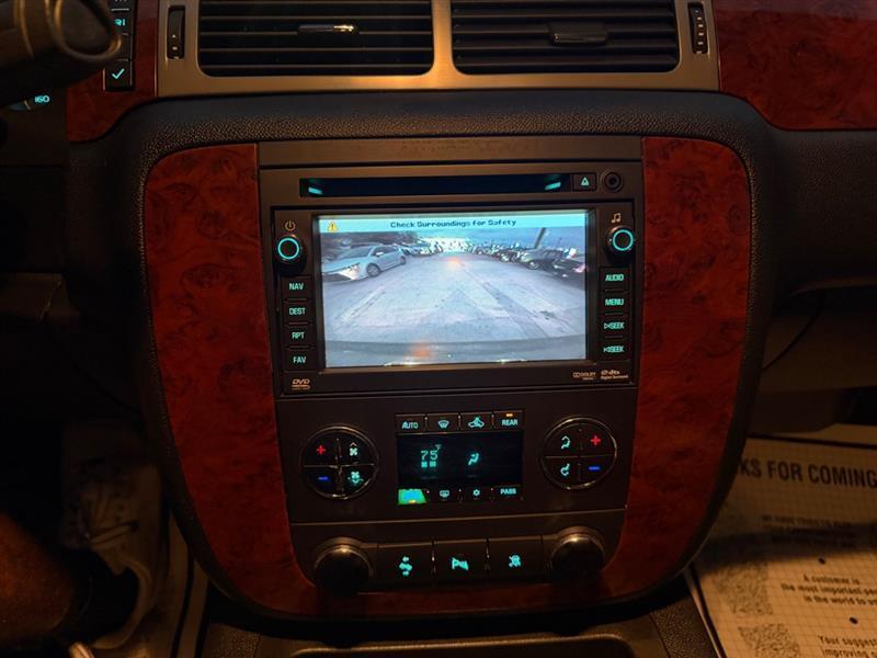 Chevrolet Suburban  2011