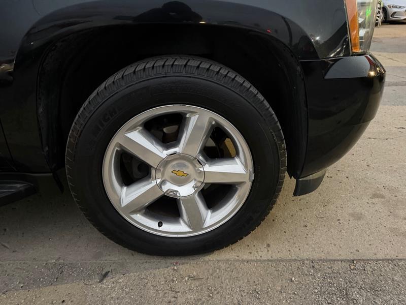 Chevrolet Suburban  2011