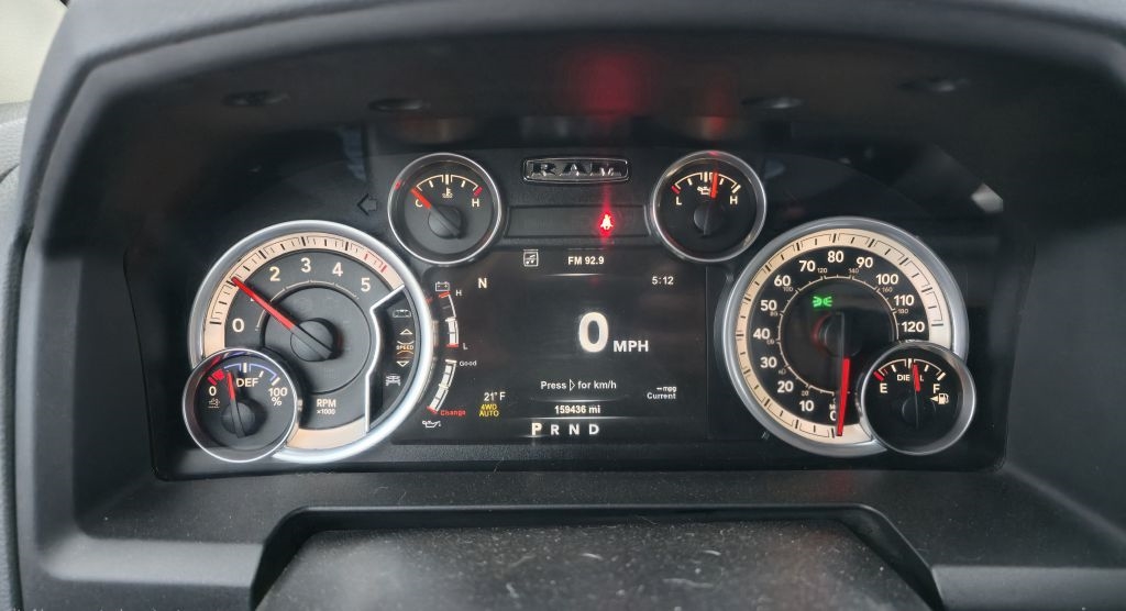 2015 RAM 1500 SLT Crew Cab SWB 4WD