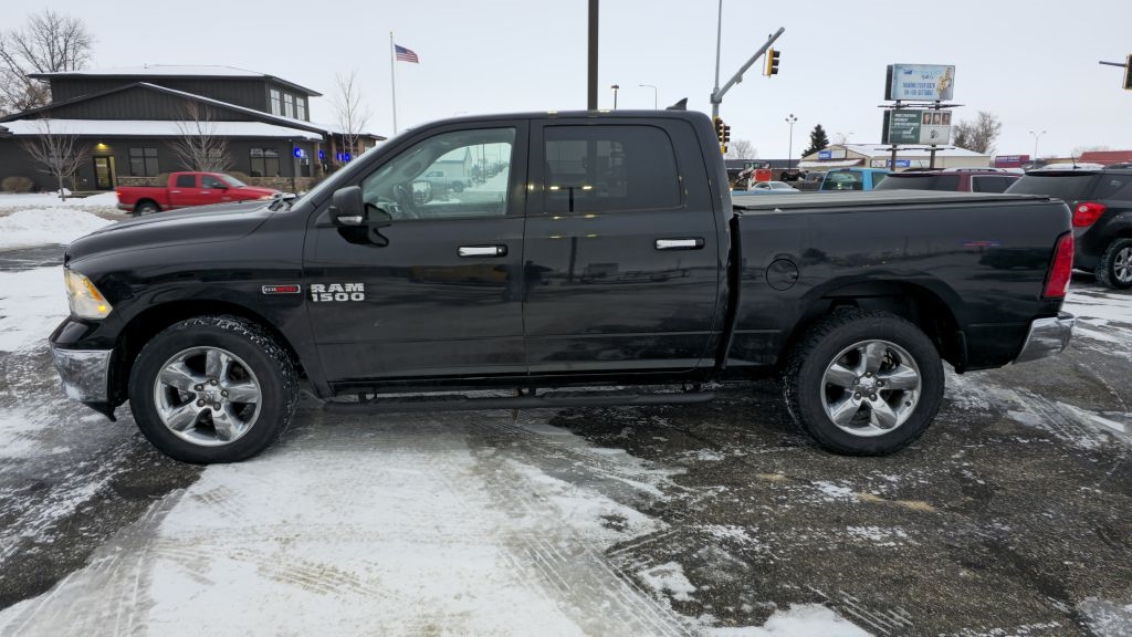 RAM 1500 SLT Crew Cab SWB 4WD 2015
