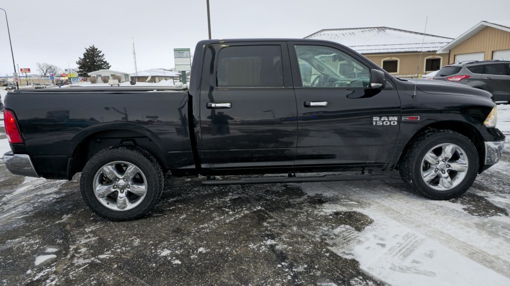 RAM 1500 SLT Crew Cab SWB 4WD 2015