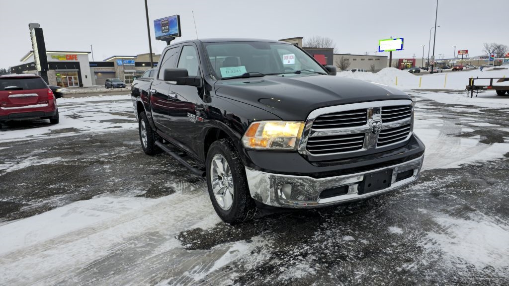 RAM 1500 SLT Crew Cab SWB 4WD 2015