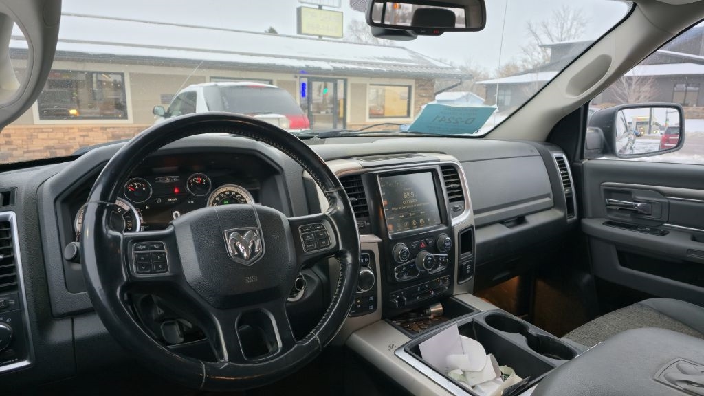 RAM 1500 SLT Crew Cab SWB 4WD 2015