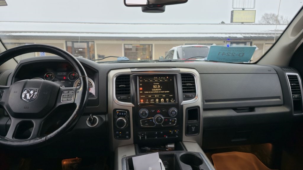 RAM 1500 SLT Crew Cab SWB 4WD 2015