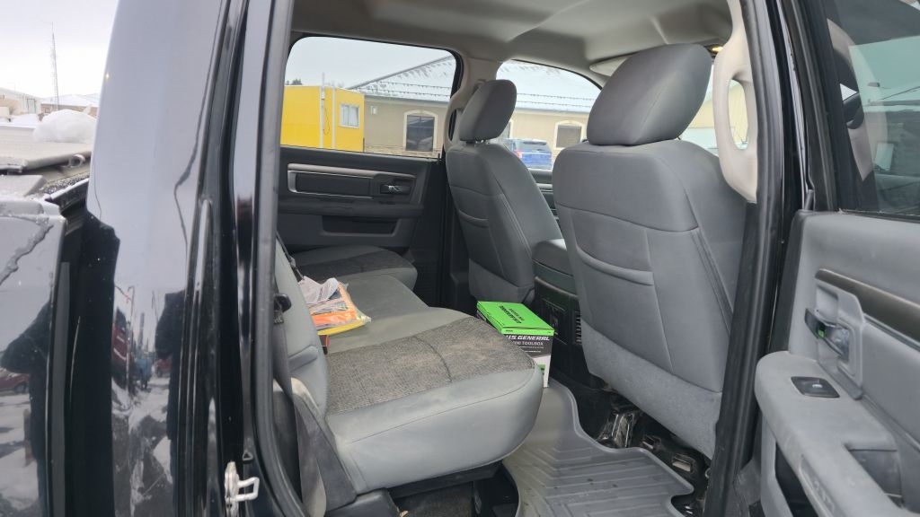 RAM 1500 SLT Crew Cab SWB 4WD 2015