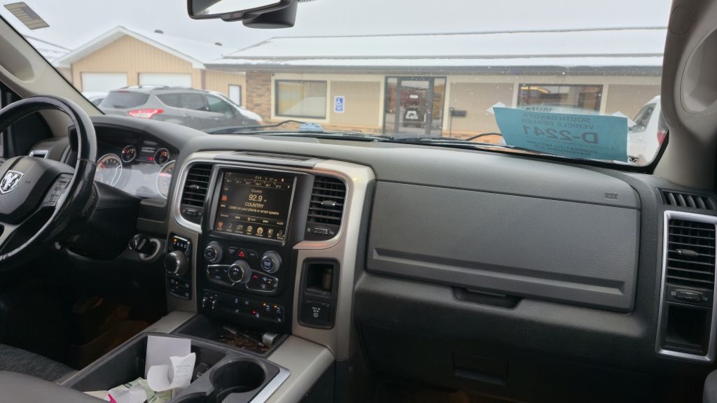 RAM 1500 SLT Crew Cab SWB 4WD 2015