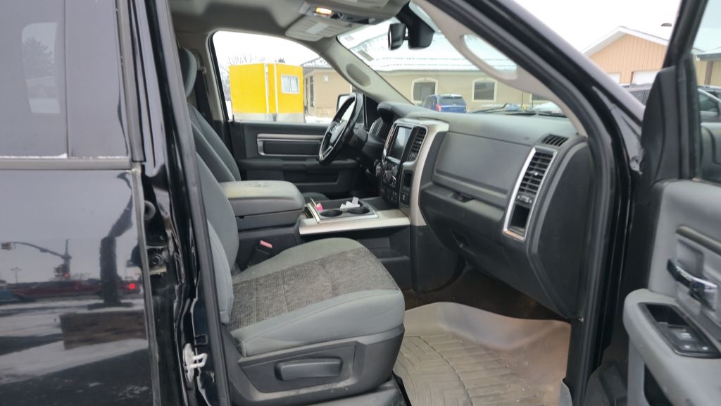 RAM 1500 SLT Crew Cab SWB 4WD 2015