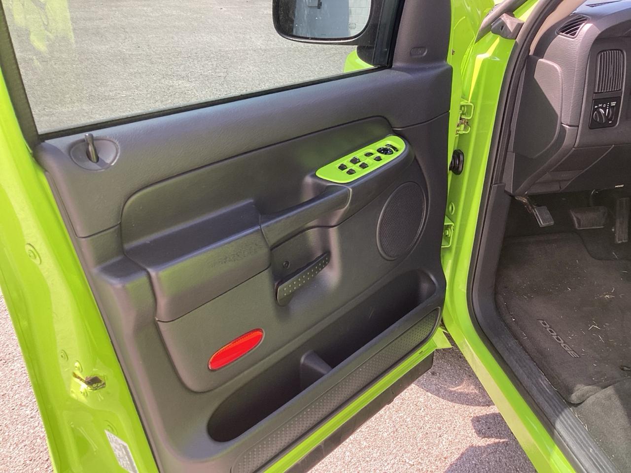 Dodge Ram 1500 4dr Quad Cab 140.5" WB ST 2003