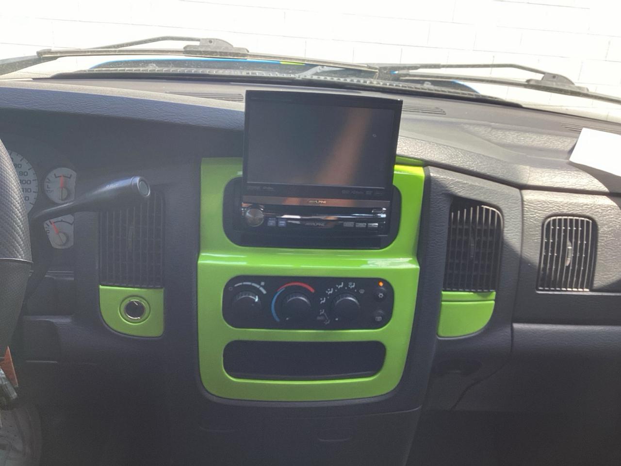 Dodge Ram 1500 4dr Quad Cab 140.5" WB ST 2003
