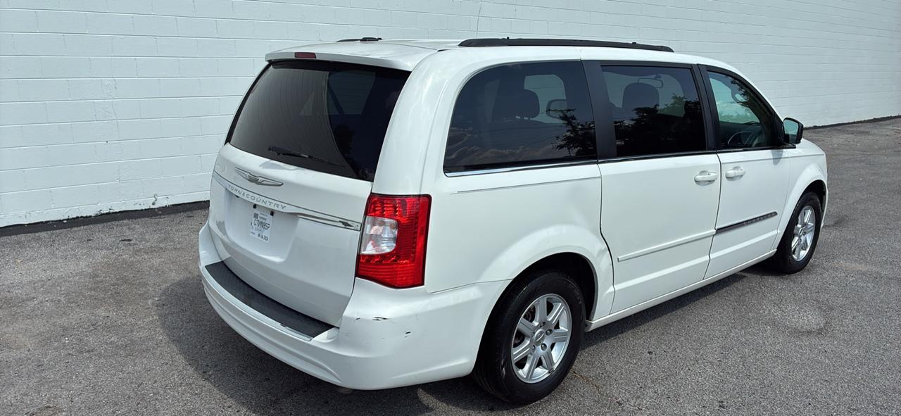 Chrysler Town & Country 4dr Wgn Touring 2011
