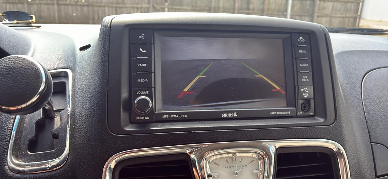Chrysler Town & Country 4dr Wgn Touring 2011