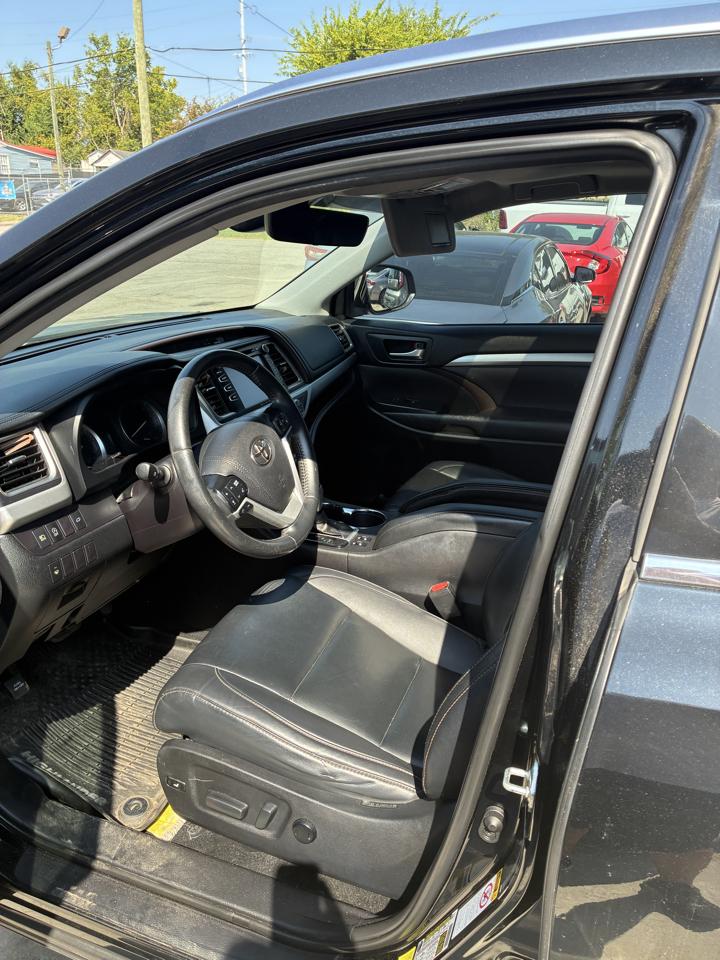 GMC Acadia AWD 4dr Denali 2017