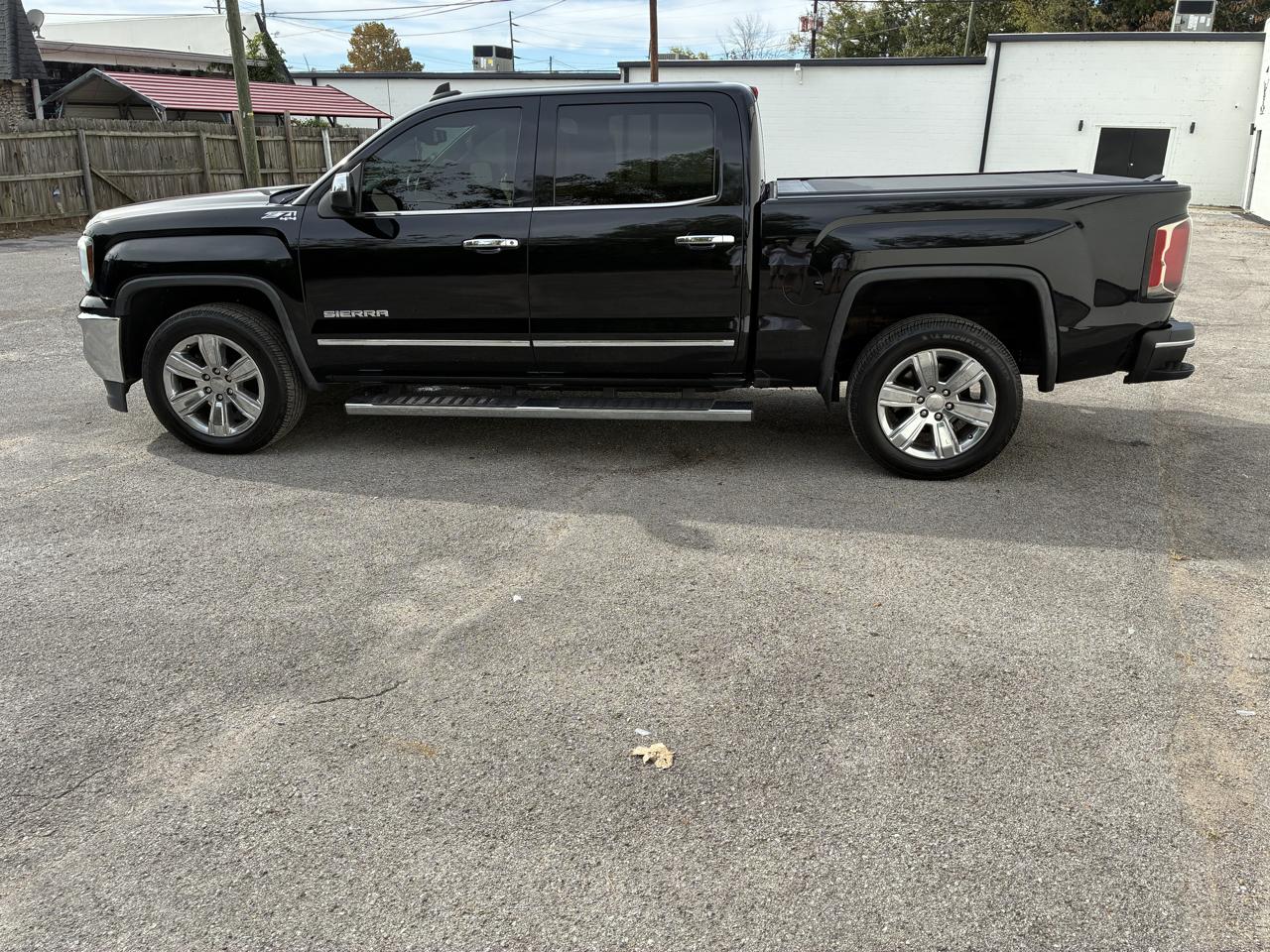 GMC Sierra 1500 4WD Crew Cab 143.5" SLT 2017
