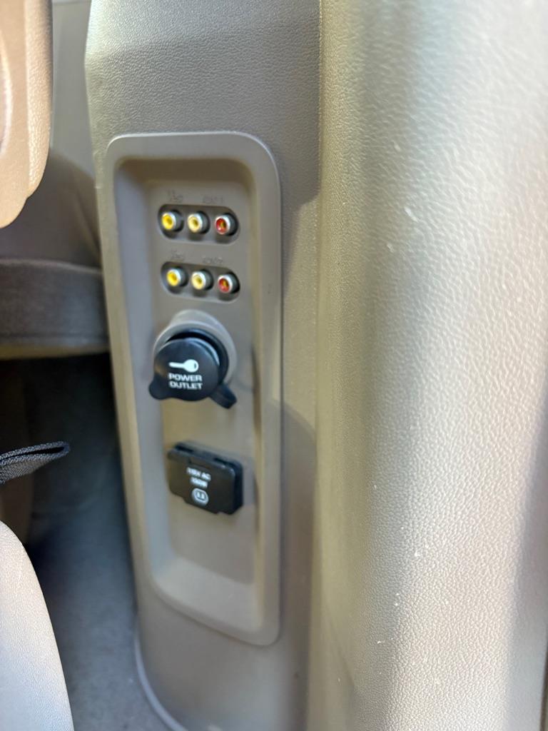 Chrysler Town & Country Touring-L 2011