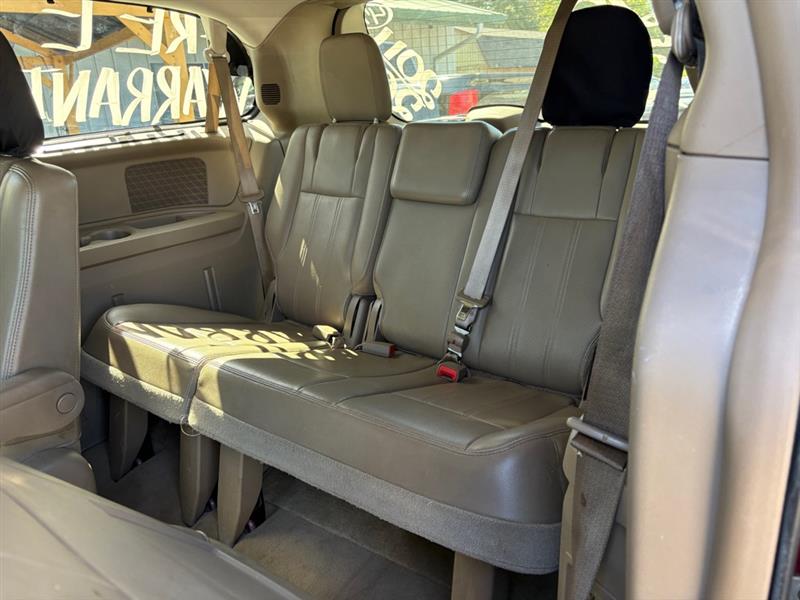 Chrysler Town & Country Touring-L 2011