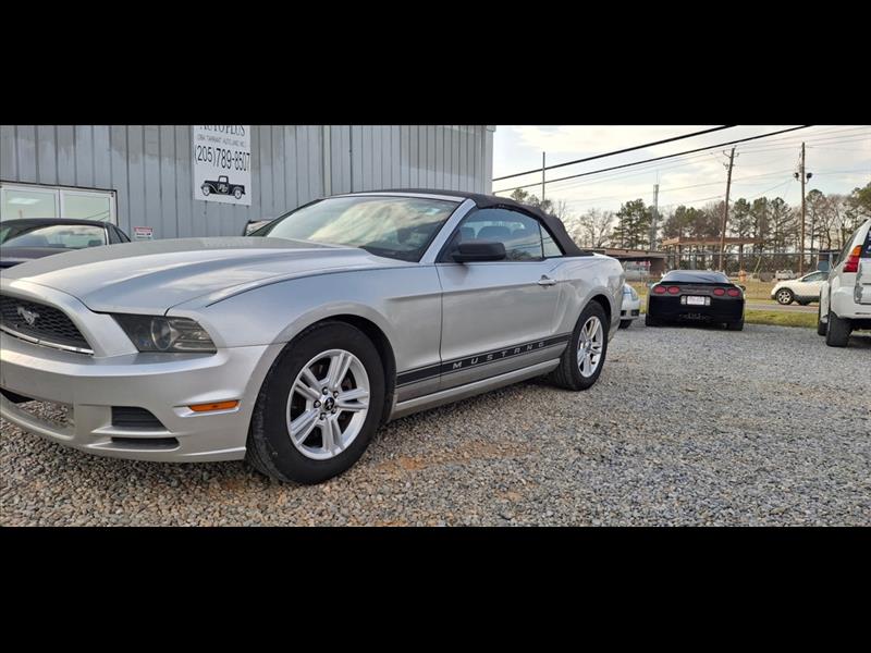Ford Mustang V6 Convertible 2013