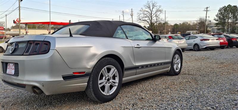 Ford Mustang V6 Convertible 2013
