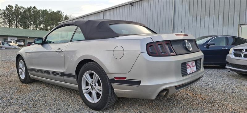 Ford Mustang V6 Convertible 2013