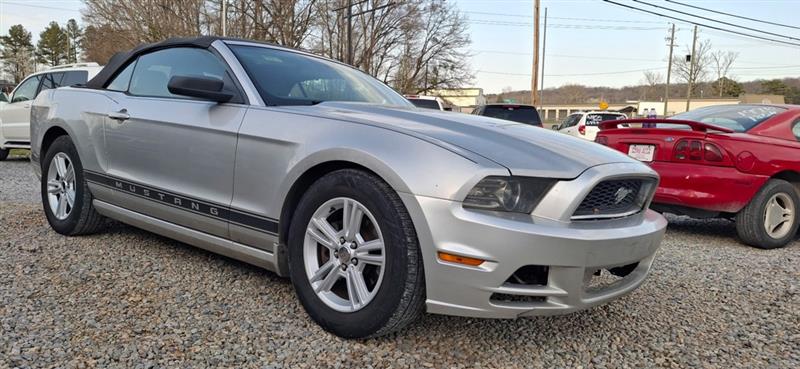 Ford Mustang V6 Convertible 2013
