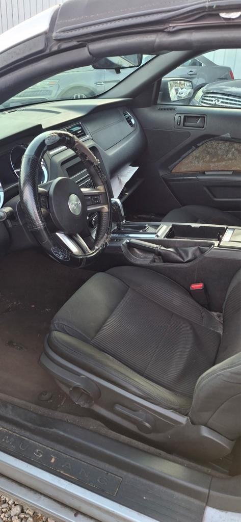 Ford Mustang V6 Convertible 2013