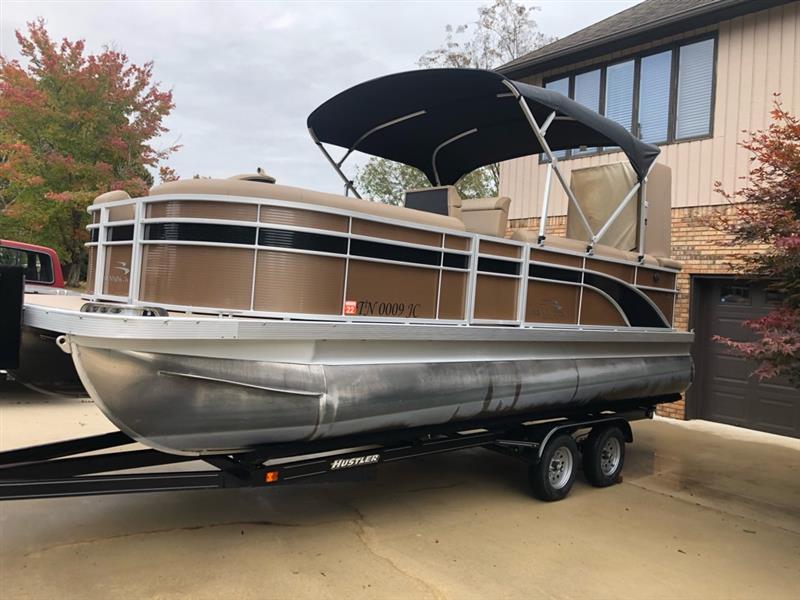 Bennington SX22  2017