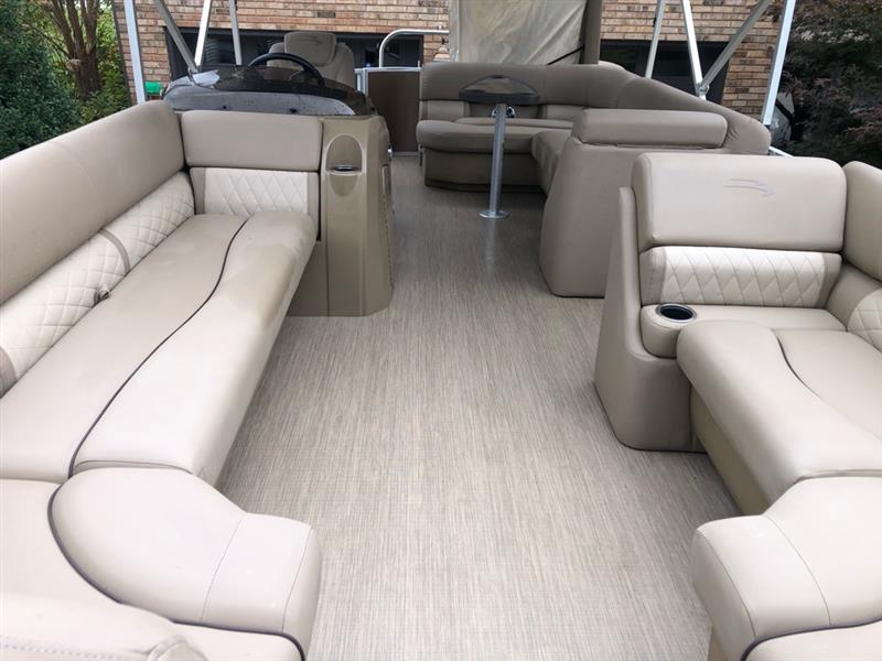 Bennington SX22  2017