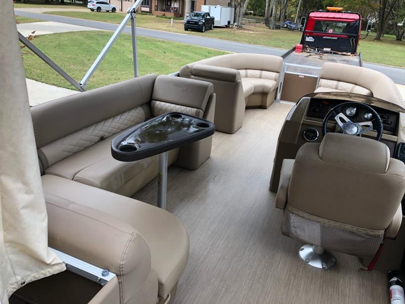 Bennington SX22  2017