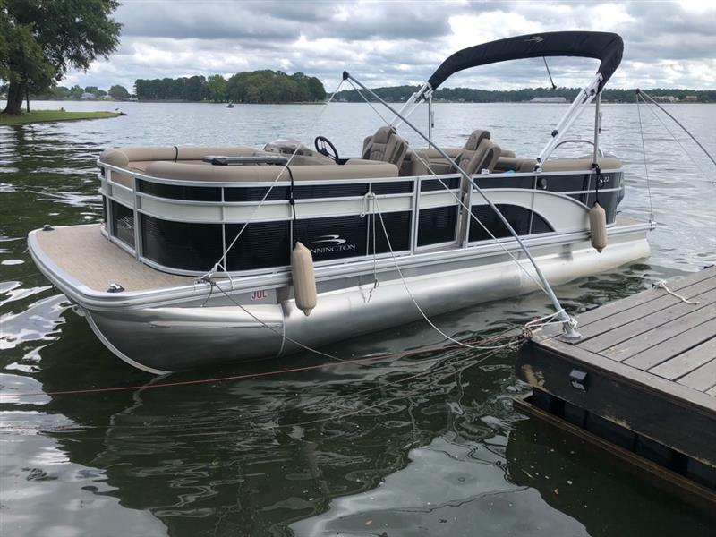 Bennington SX22  2017