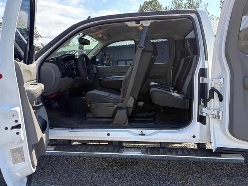 Chevrolet Silverado 2500HD Work Truck Ext. Cab Std. Box 4WD 2008