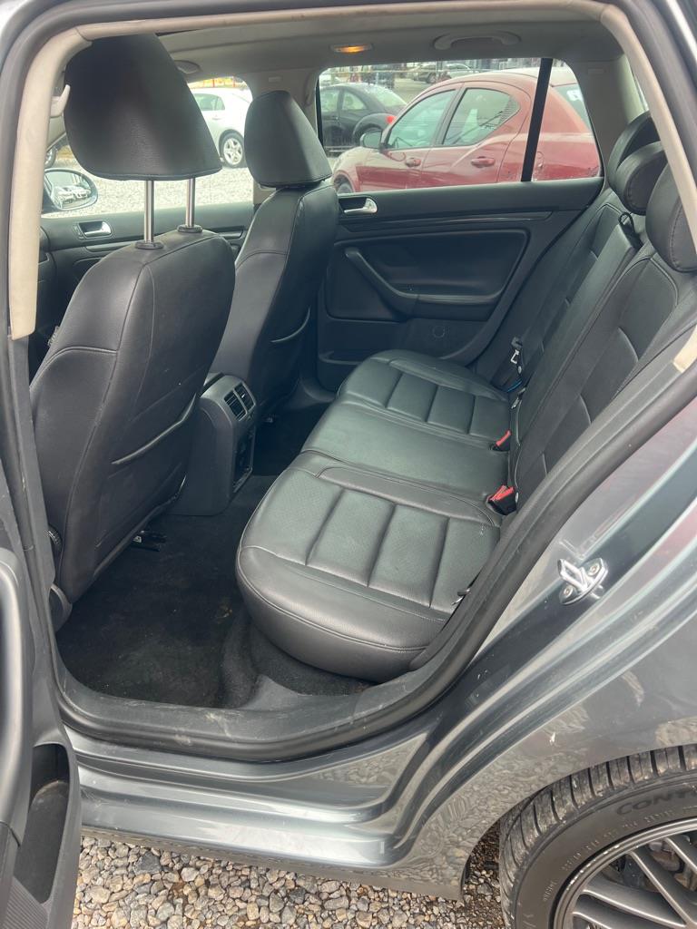 Volkswagen Jetta SportWagen 2.0L TDI 2012