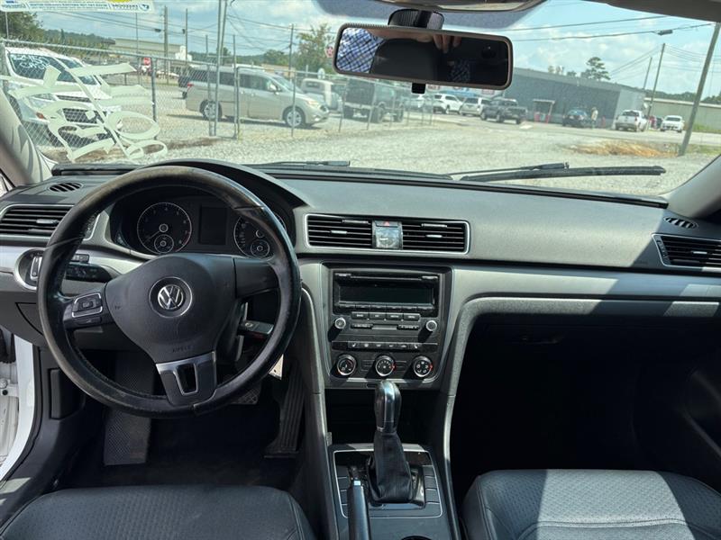 Volkswagen Passat 1.8T S AT 2014