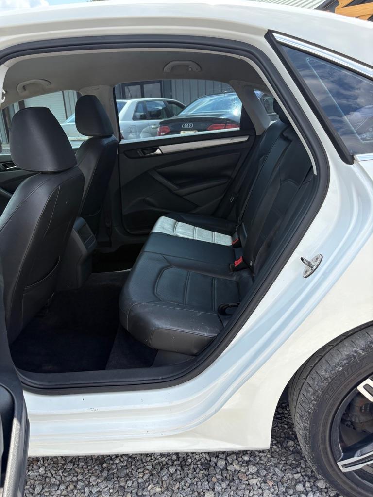 Volkswagen Passat 1.8T S AT 2014