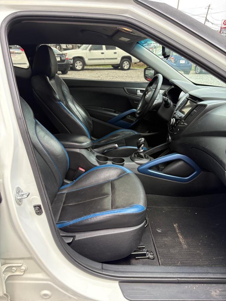 Hyundai Veloster Base 2013