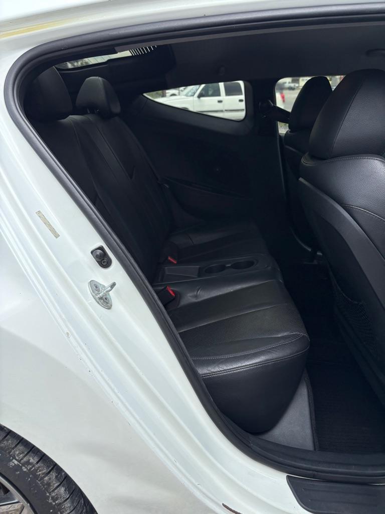 Hyundai Veloster Base 2013