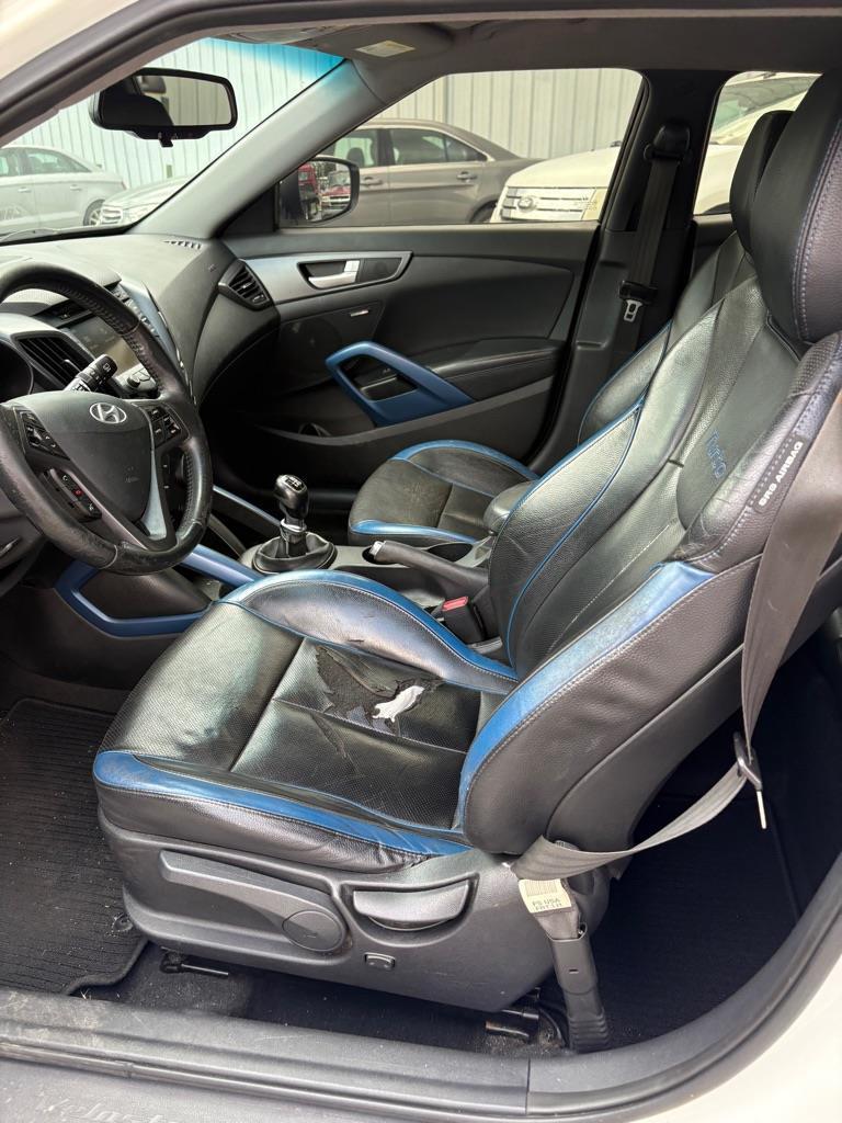 Hyundai Veloster Base 2013